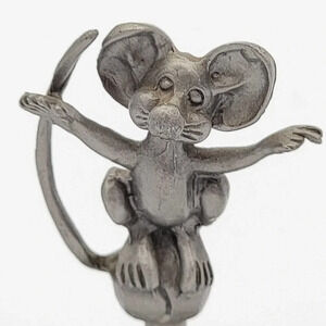 JEB PEWTER Little Squatting Mouse Miniature Figurine on Stand Small Pewter Gray